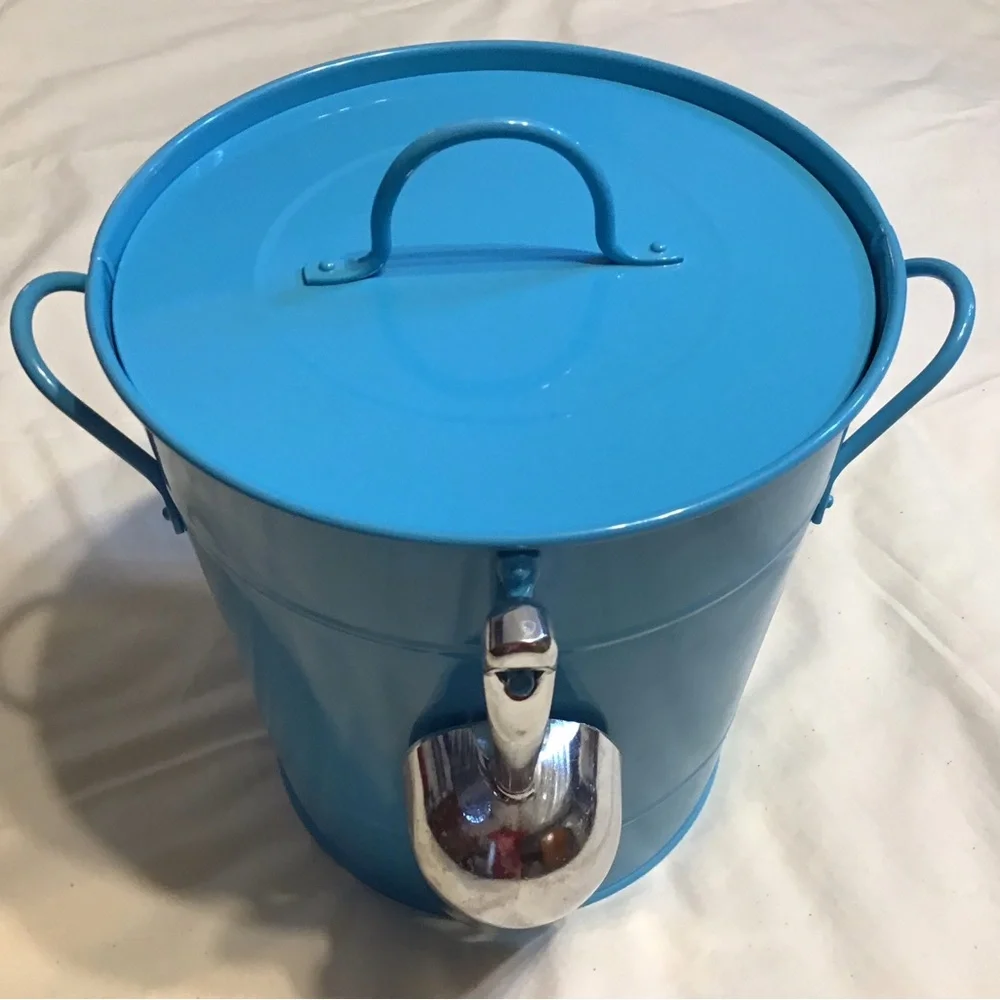 Blue Insulated Ice Bucket With Lid and Scoop